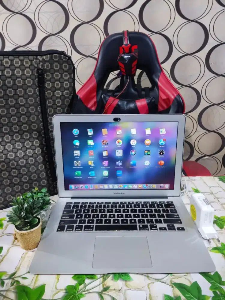 Macbook Air 2011 Superslim Ready Microsoft office Siap Pakai