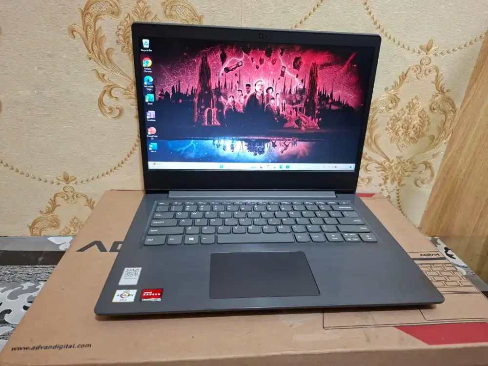 Laptop Lenovo Ideapad V14 -ADA -AMD Athlon GOLD -SSD 512GB -4GB -MULUS