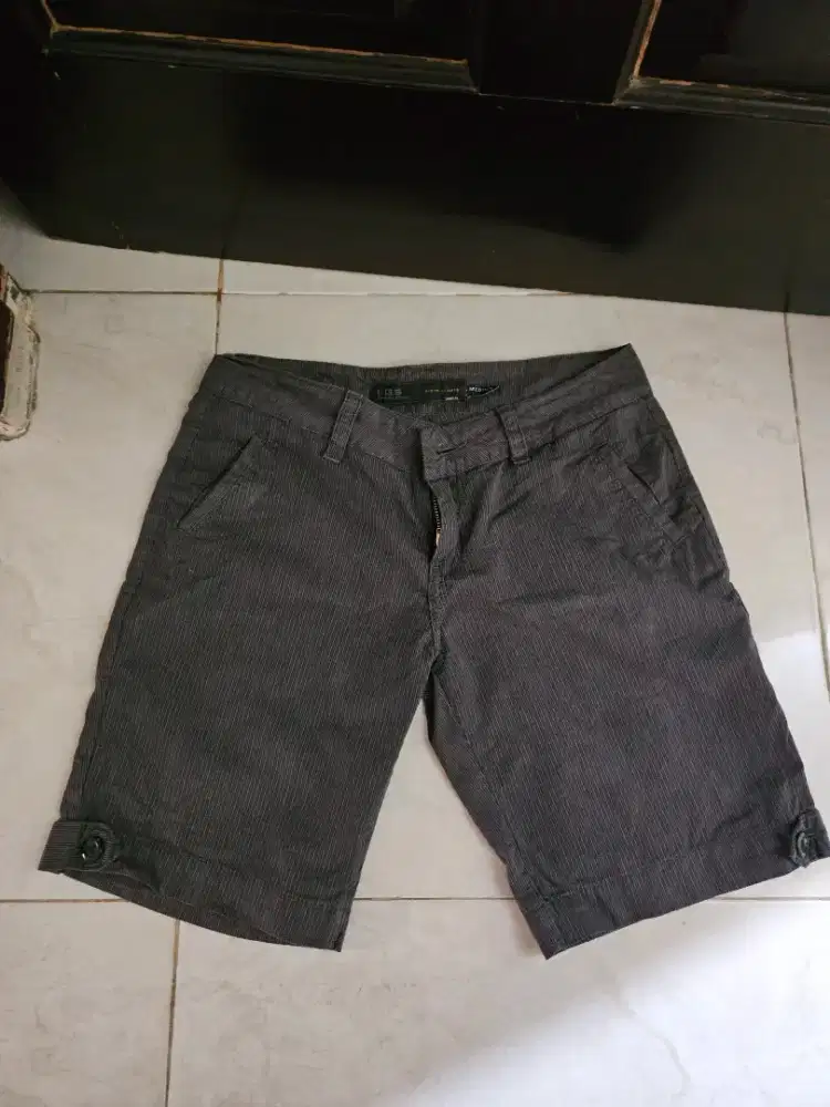 Celana leg's pendek selutut ukuran M
