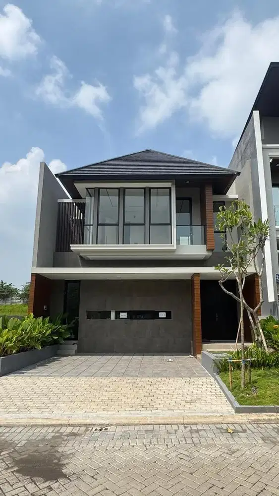 Rumah mewah baru gress di Woodland Citraland surabaya dekat pakuwon