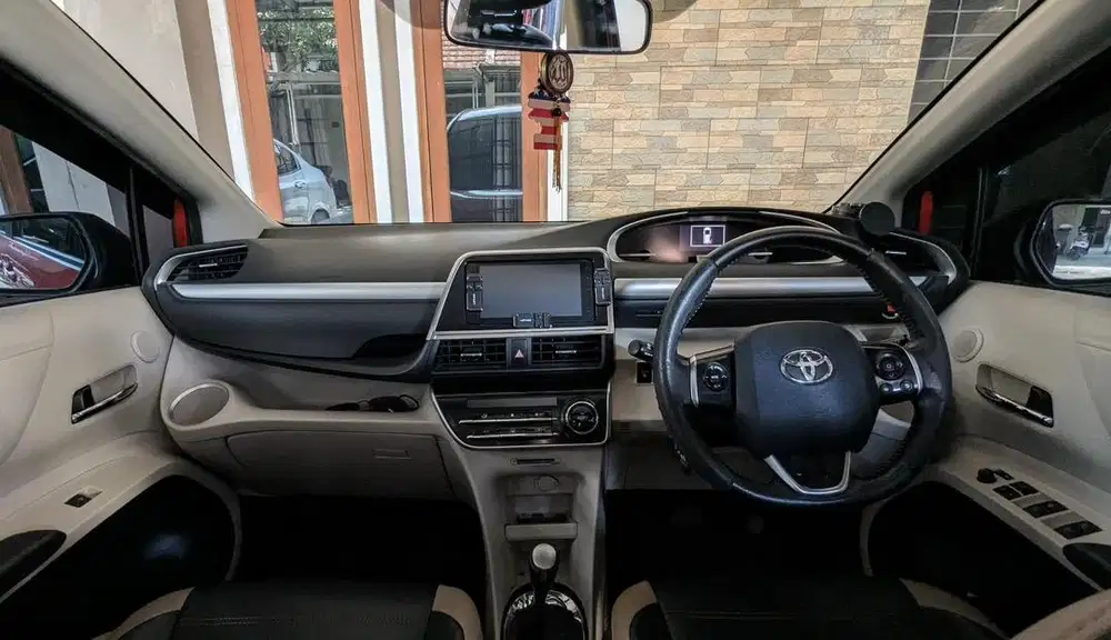 Sienta Type Q thn 2017 warna Orange metalic