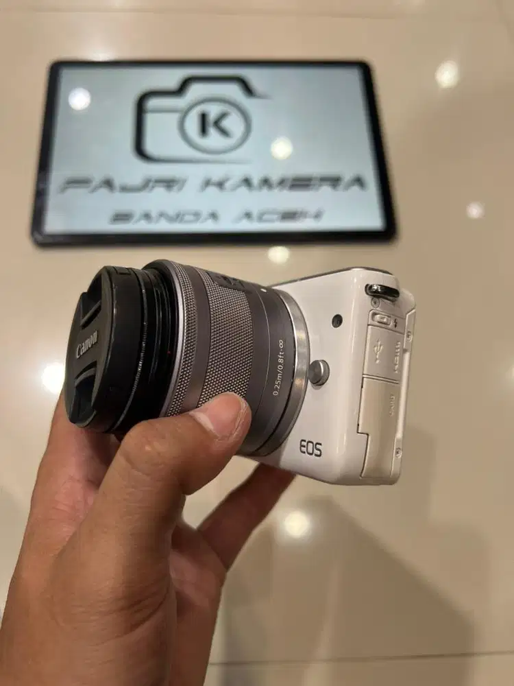 Canon eos m10 mulus like new