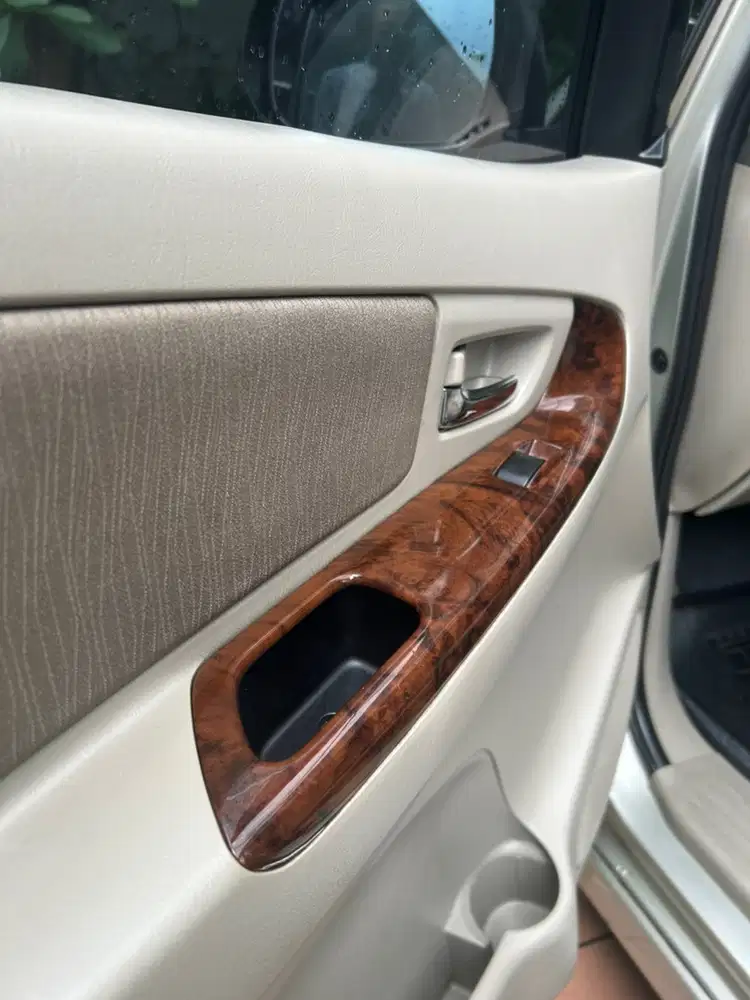 Toyota Kijang Innova V 2014 Bensin AT