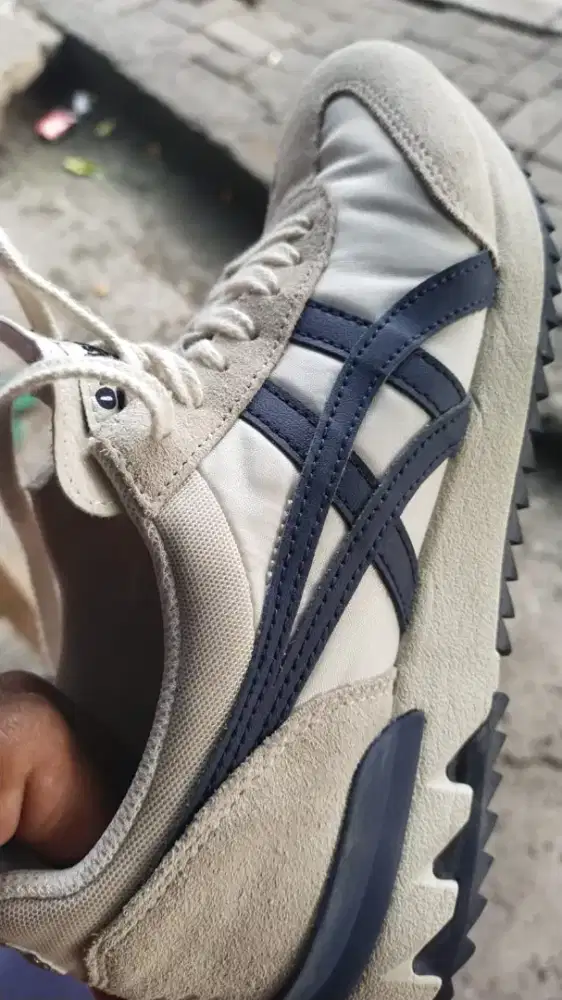 Sepatu Onitsuka size 37