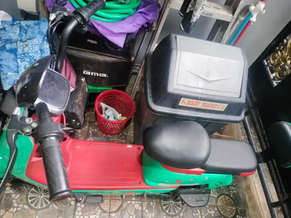 Sepeda listrik nine masih mulus