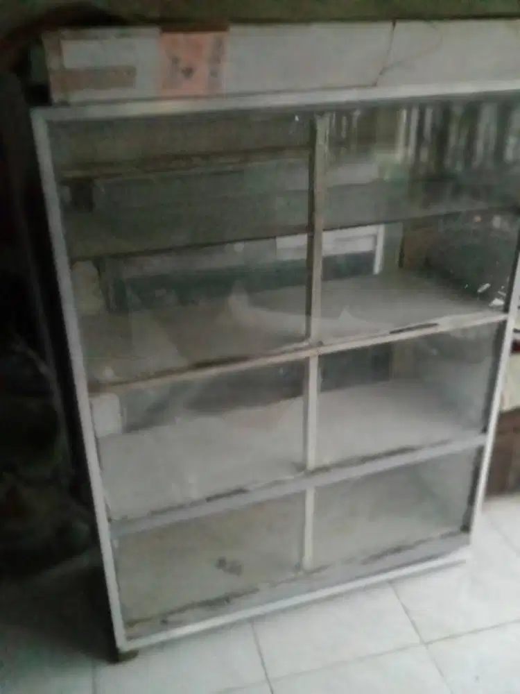 RAK Dan etalase bekas