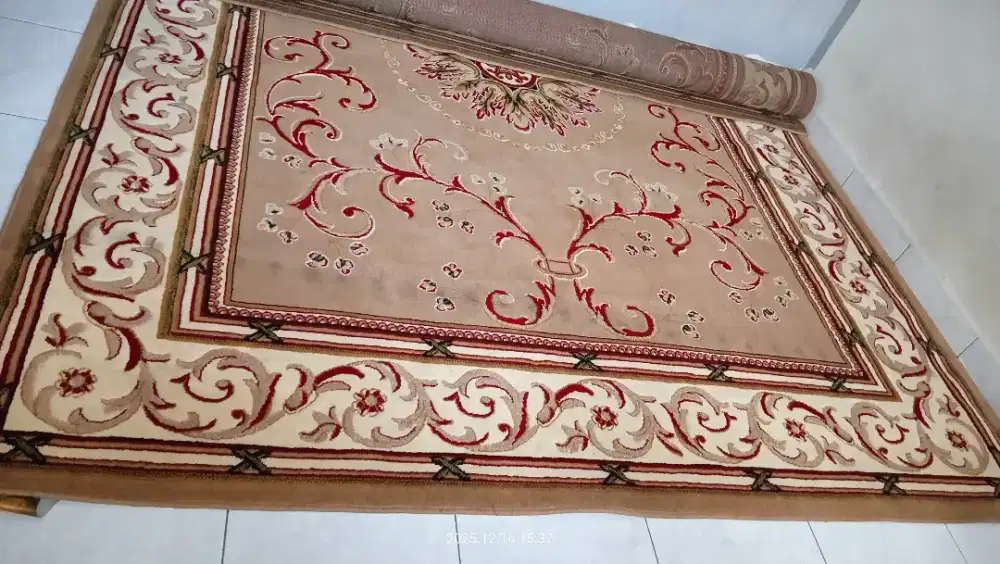 Karpet besar size 250 × 330