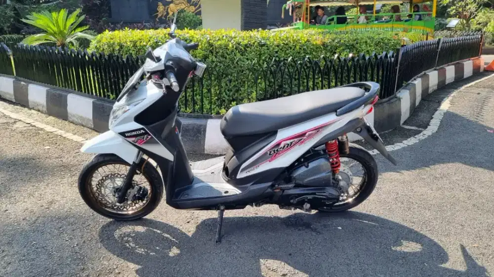 Dijual Motor Honda Beat FI 2013 Putih Modif 156cc No Vario PCX Scoopy
