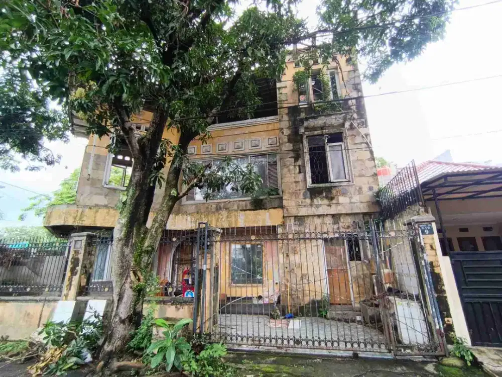 Rumah Tua di Perum Bintaro Jaya Sek 2 Tangerang Selatan