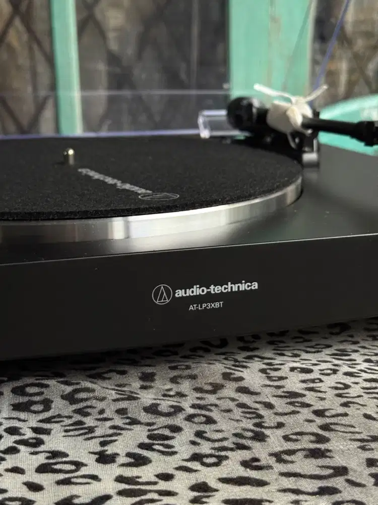 Turntable Audio Technica AT-LP3XBT dengan katrid AT-VM95ML