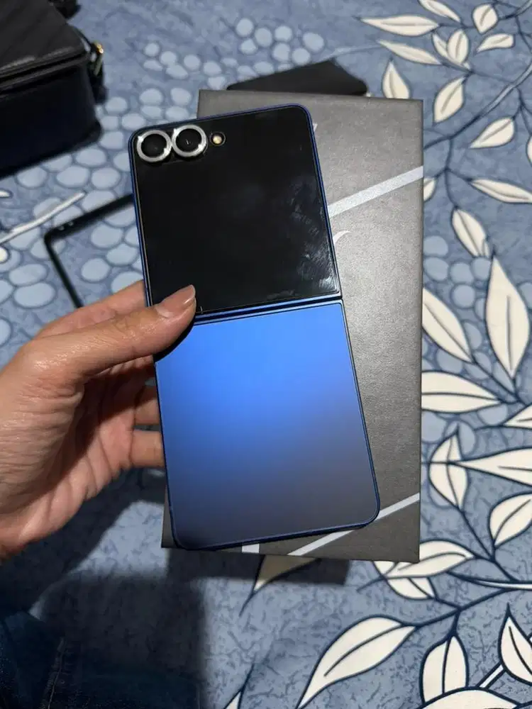 Samsung Zflip 7 warna biru 512gb