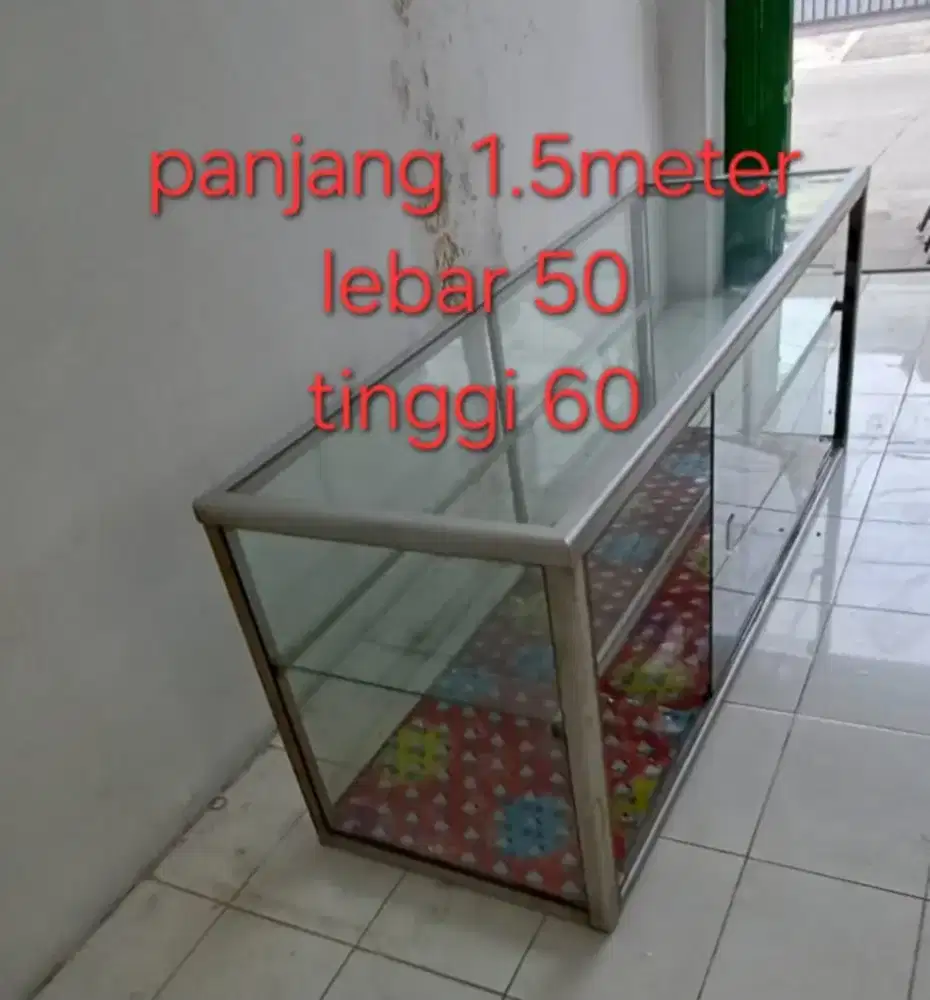 panjang 1.5meter
lebar 50
tinggi 60 rak kaca lemari etalase dagang