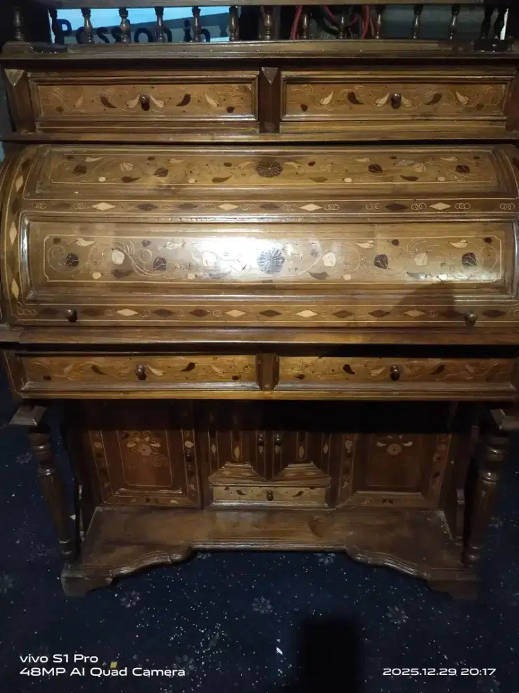 Meja belajar dari kayu