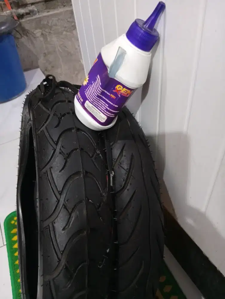 Jual murah 2 ban tublees copotan, 90%