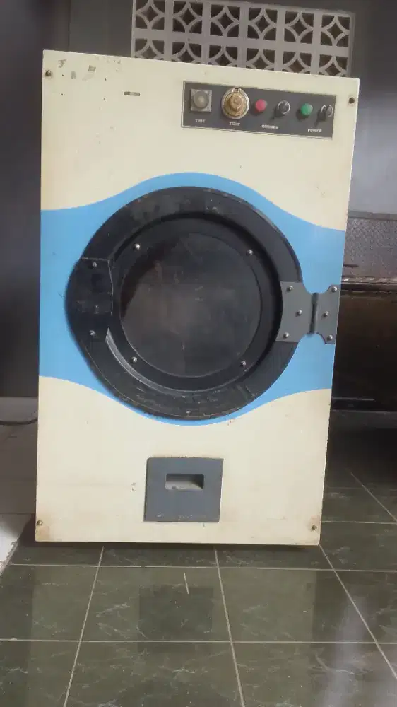 Mesin pengering pakean