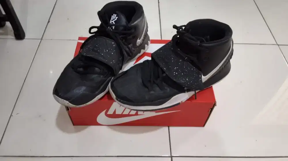 Sepatu Nike Bekas