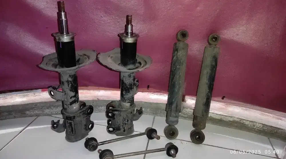 Shock breaker bekas avanza 2014, sepasang depan-belakang