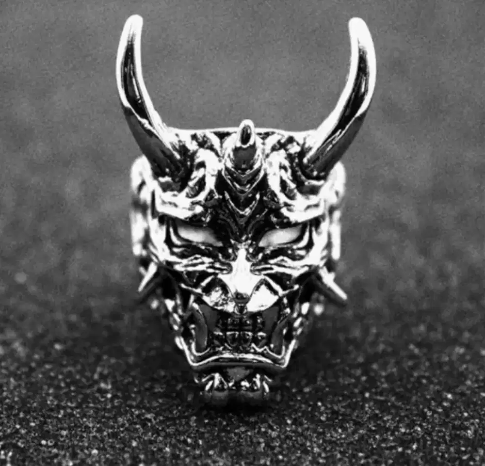 Cincin tengkorak samurai