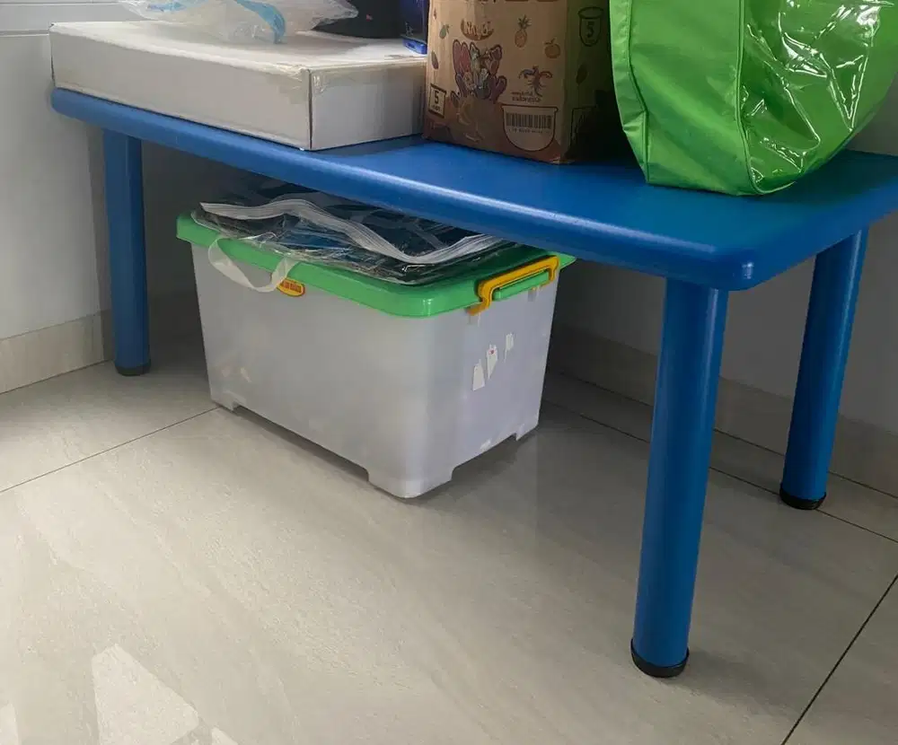 Meja belajar informa