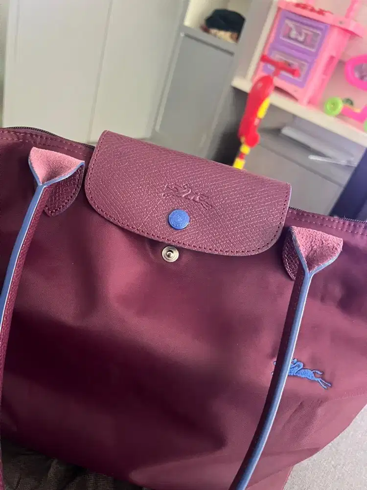 Tas longchamp warna marun