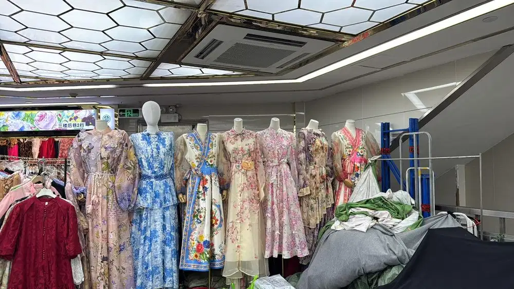 Dibutuhkan admin dan Host Live streaming olshop