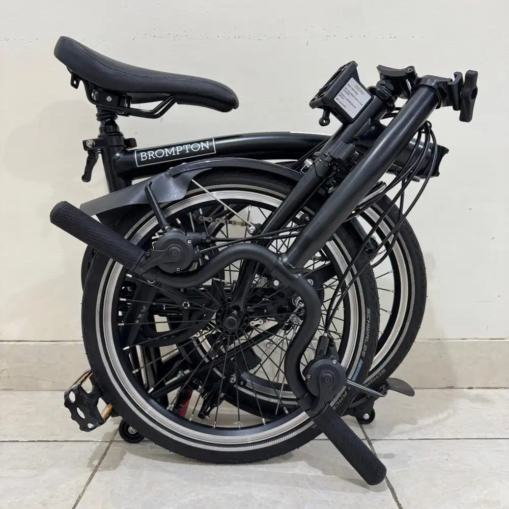 BROMPTON M6L BLACK IN BLACK EDITION 2023 - LIKE NEW