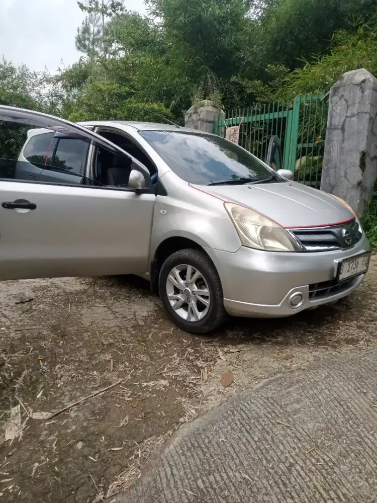 Nissan Grand livina 2012 Bensin