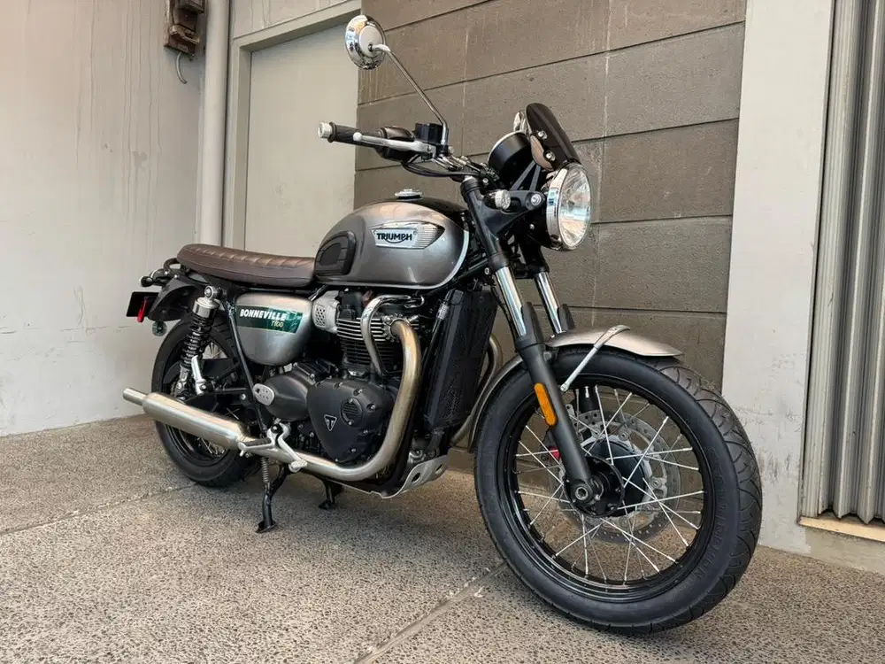 Triumph Bonneville T100 Gold Line