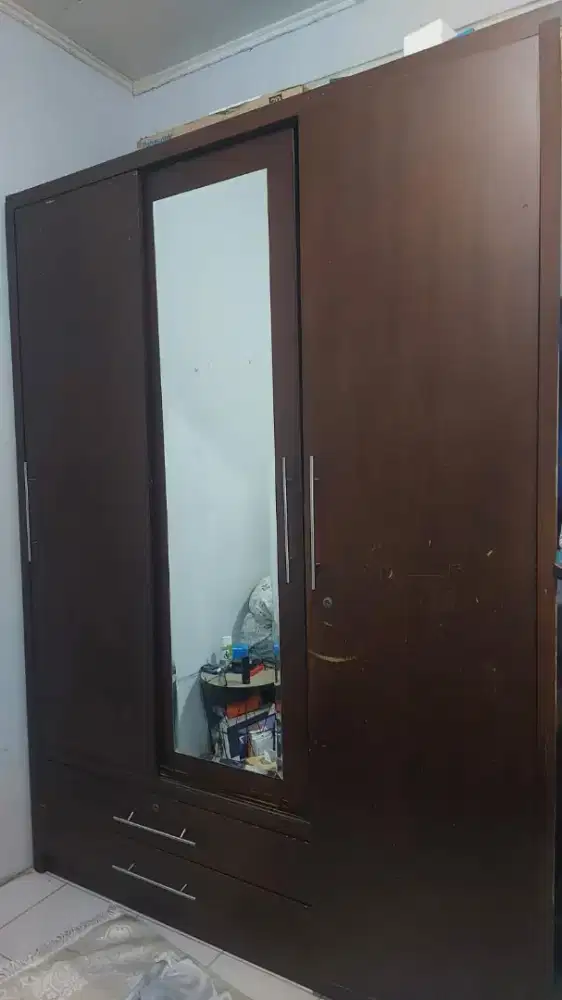 Jual lemari 3 pintu bekas