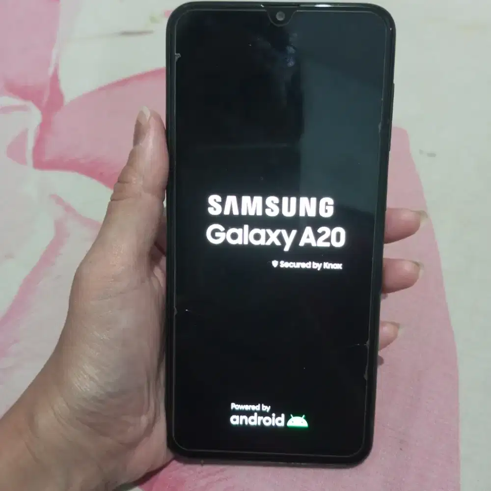 Dujual hp milik pribadi tipe samsung a20