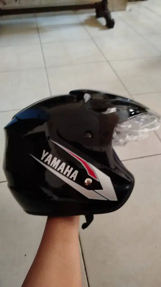 Dijual helm yamaha bawaan motor