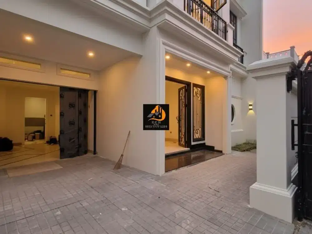 T79.RUMAH MEWAH 3 LANTAI AMERICAN CLASSIC DENGAN ROOFTOP LUAS DI CEMPAKA PUTIH TENGAH JAKARTA