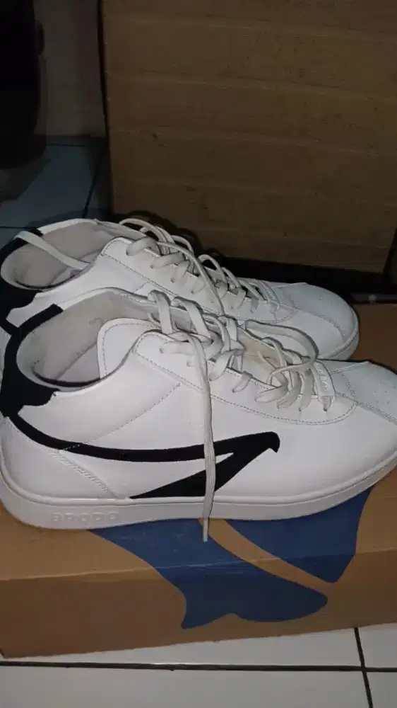 SEPATU BRODO CASUAL PUTIH PRIA / WANITA