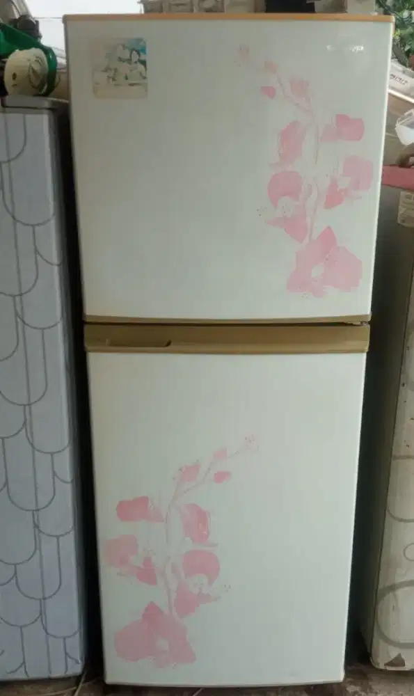 Kulkas 2pintu merek sharp