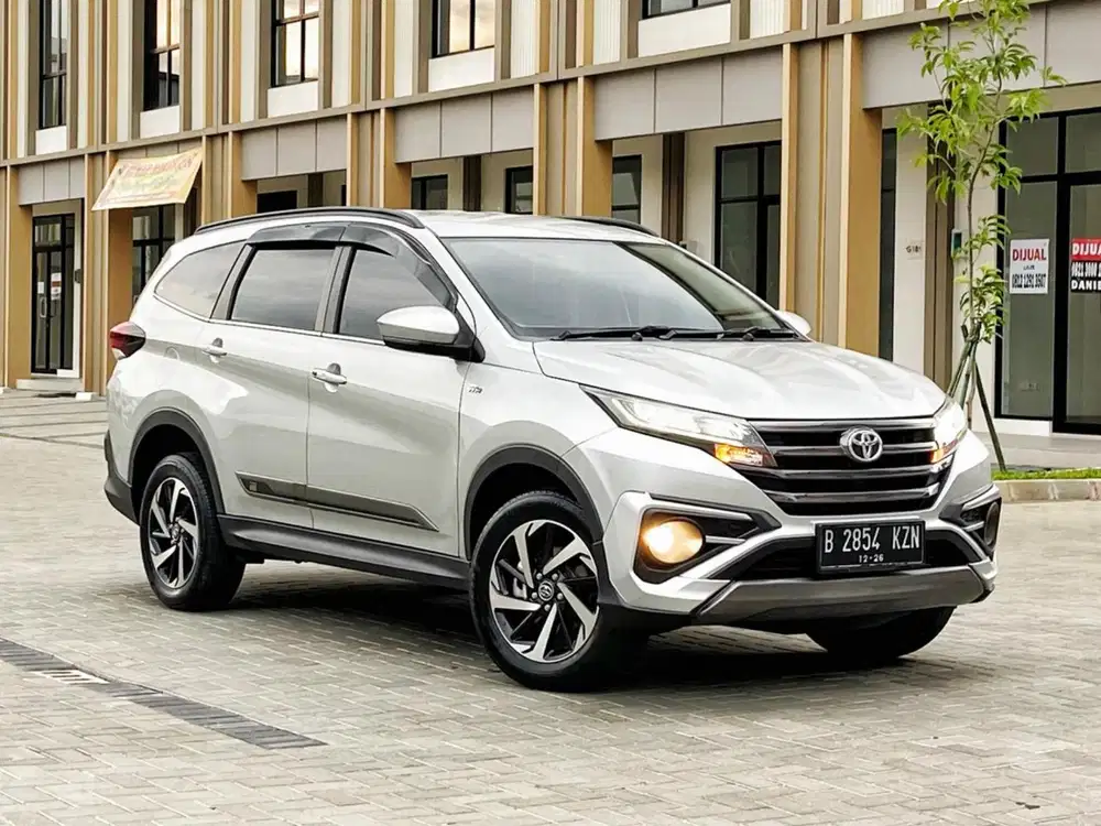 Toyota Rush 1.5 GR Sport Automatic Bensin Warna Silver 2021 /2022