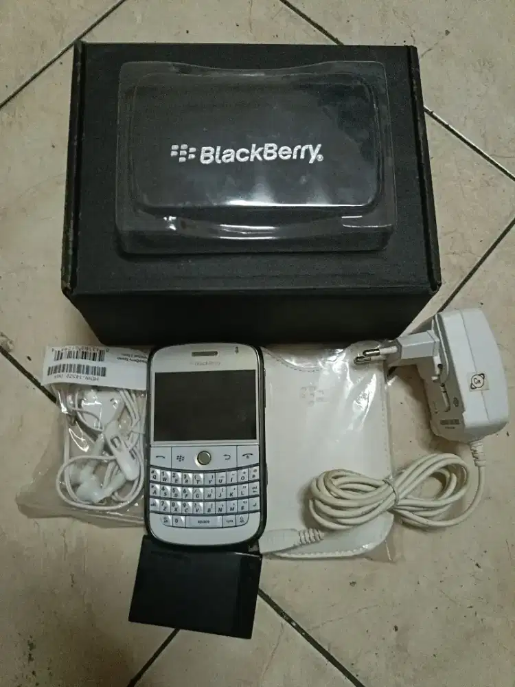 Murah bagi penggemar blackberry bold kondisi mulus fullset