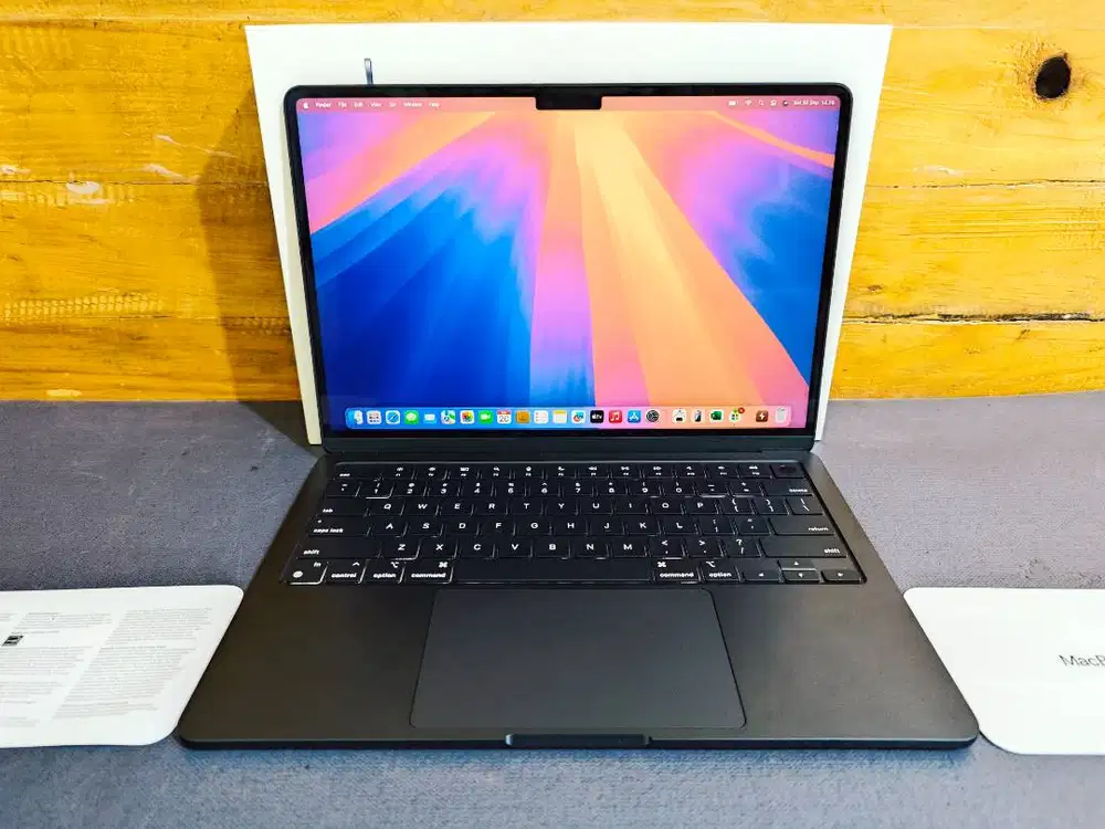 MacBook Air M2 iBox Apple M2 RAM 16GB SSD 256GB Fullset 1 bulan pakai