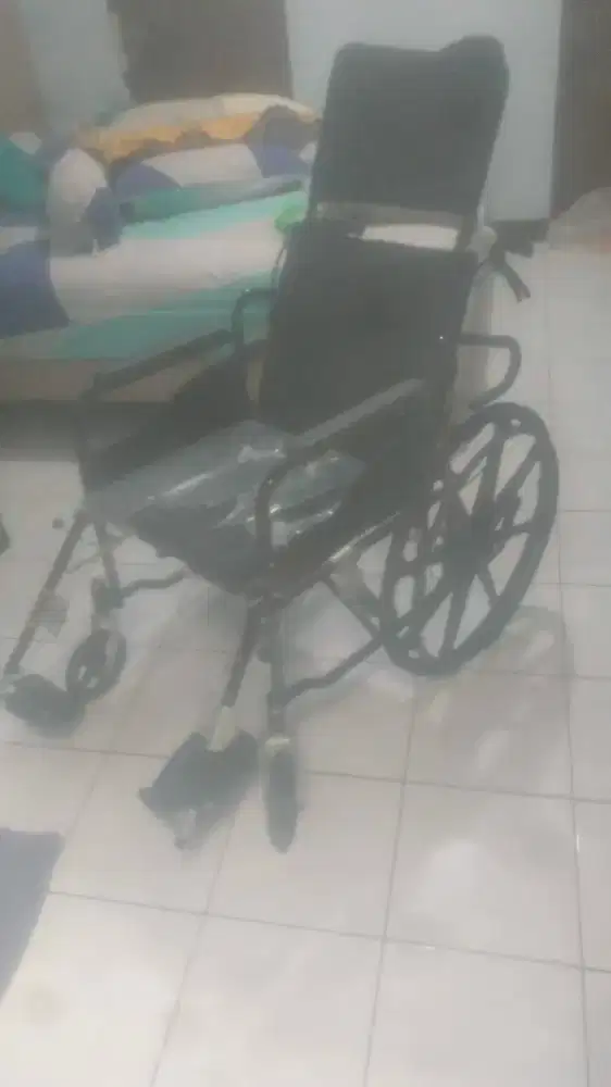 Kursi roda kondisi seperti baru