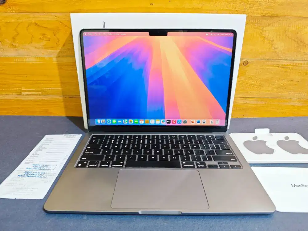 MacBook Air M2 iBox Apple M2 RAM 16GB SSD 256GB Fullset 1 Bulan pakai