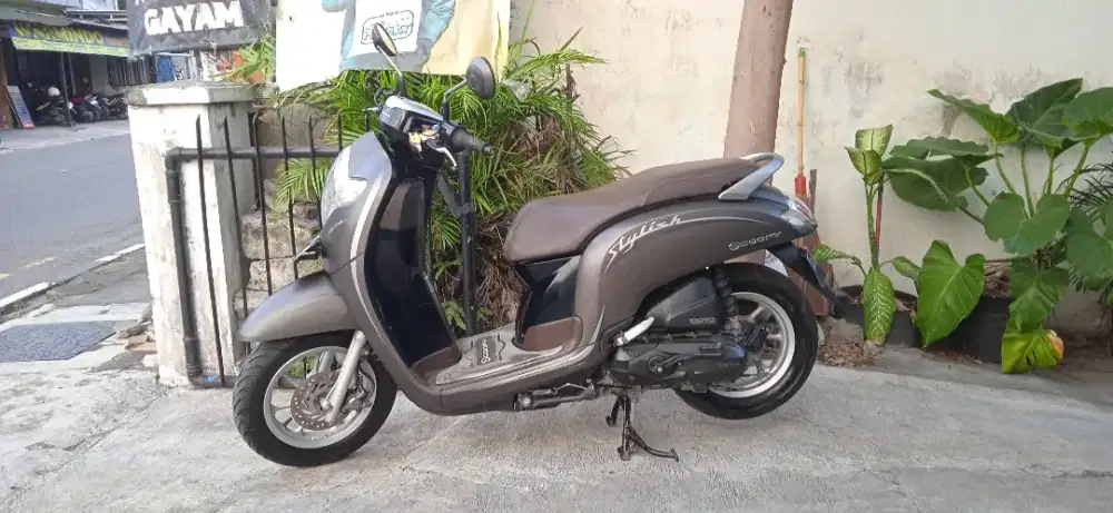 DiCARI,,, Scoopy 2014 genio 2015 up 2016 fi 2017 up 2018 iss 2019 up