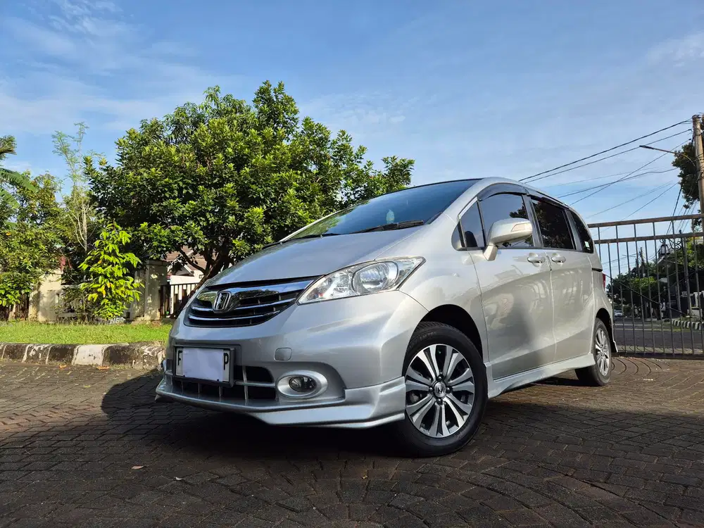Dijual HONDA Freed E PSD 2013 KM 120rb ISTIMEWA