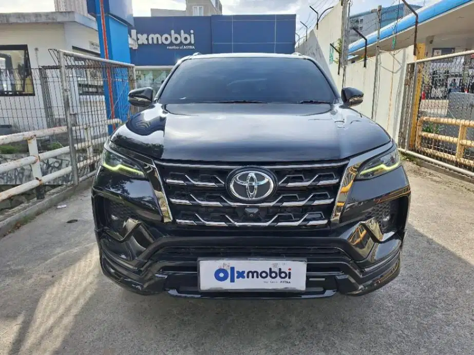 LOW DP Toyota Fortuner 2.8 VRZ GR Sport 4x4 Solar-AT 2022 JLQ