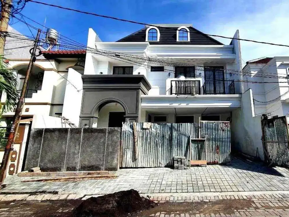 Lebar 10! Jual Rumah Baru Dharmahusada Model American Classic Surabaya