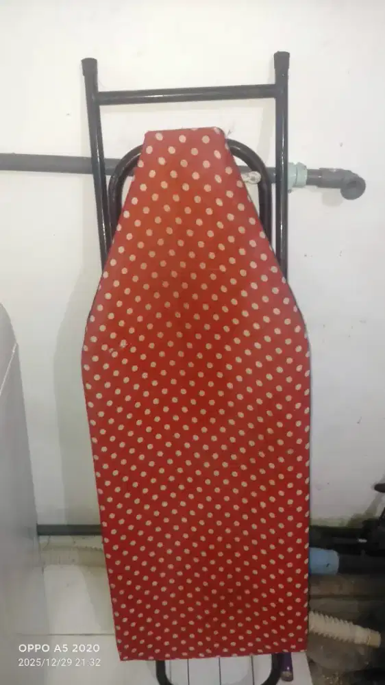 MEJA SETRIKA BERDIRI