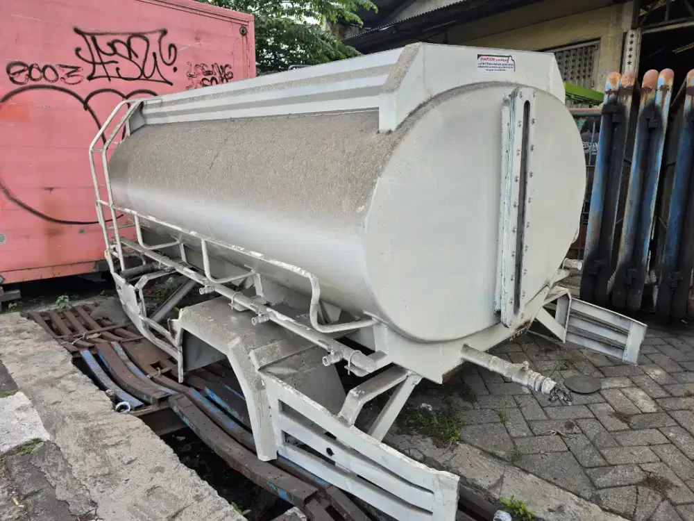 Ex ban dobel tangki air 5000 Liter