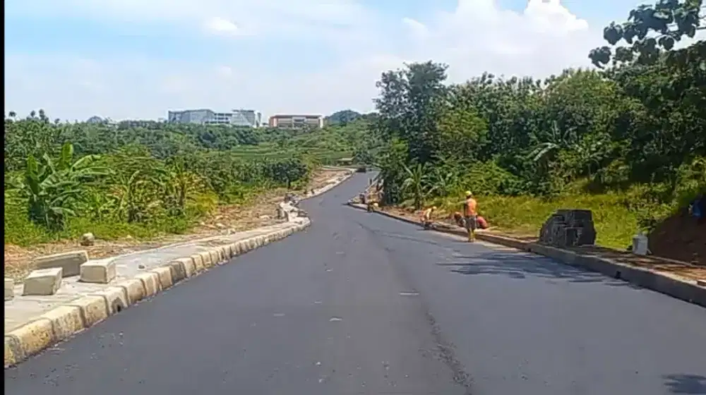 965 m PINGGIR JALAN KAMPUS NEGERI POLMAN PUSAT KOTA MAJALENGKA