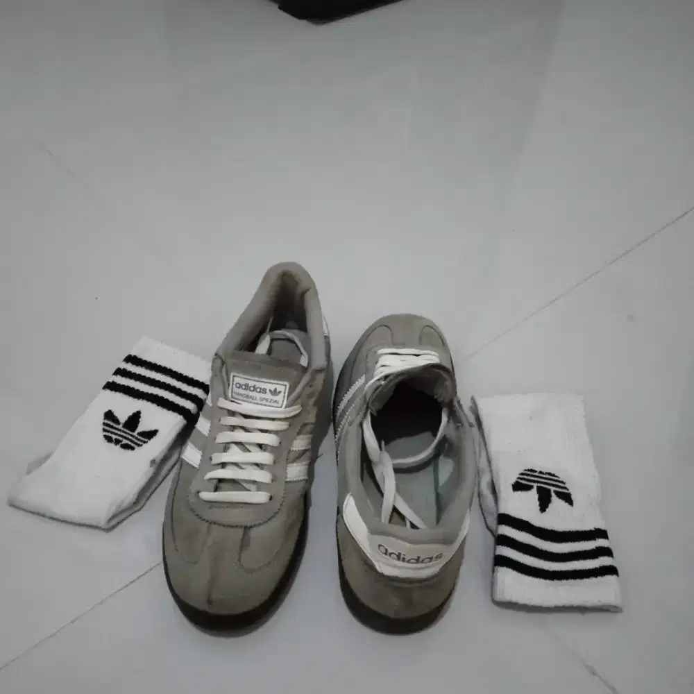 sepatu Adidas Spezial ukuran/size 42 bekas pemakaian baru 1 minggu +