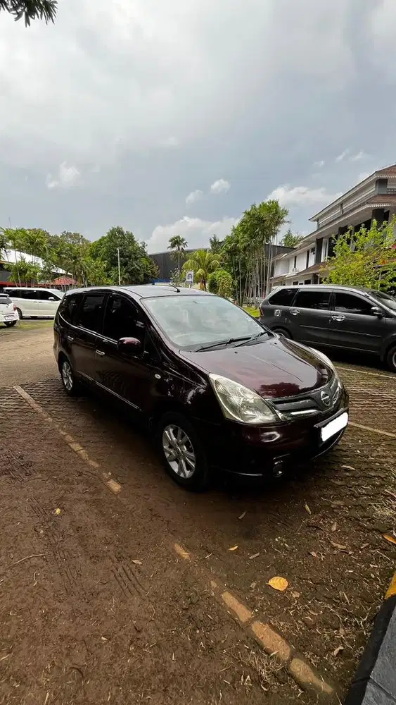 NISSAN GRAND LIVINA XV AT 2011