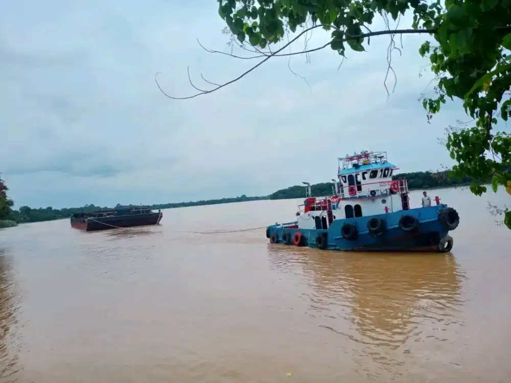 Di jual satu set Tugboat & tongkang 180 feet jumbo tahun 2011 - 1993