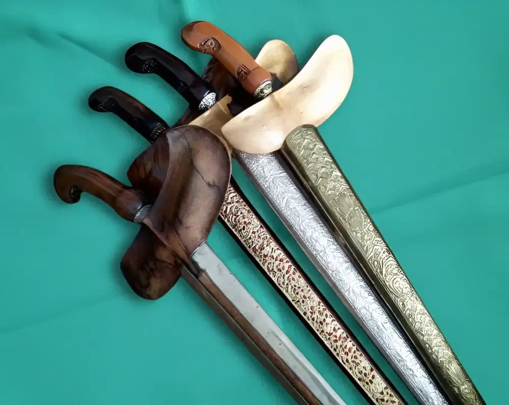 4 KERIS PUSAKA BORONGAN